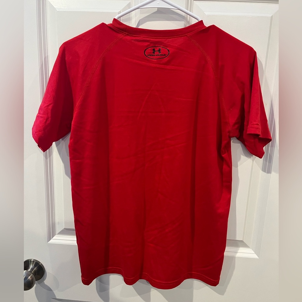 YL Red Under Armour Tshirt - Picture 4 of 4